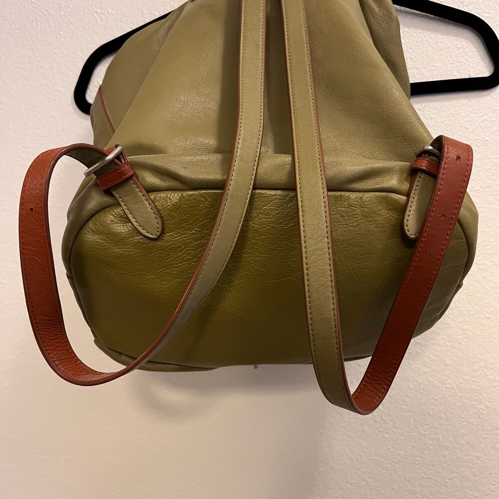 Vera Bradley Leather Drawstring Cinch Backpack Olive Green Floral Lining - Picture 8 of 8
